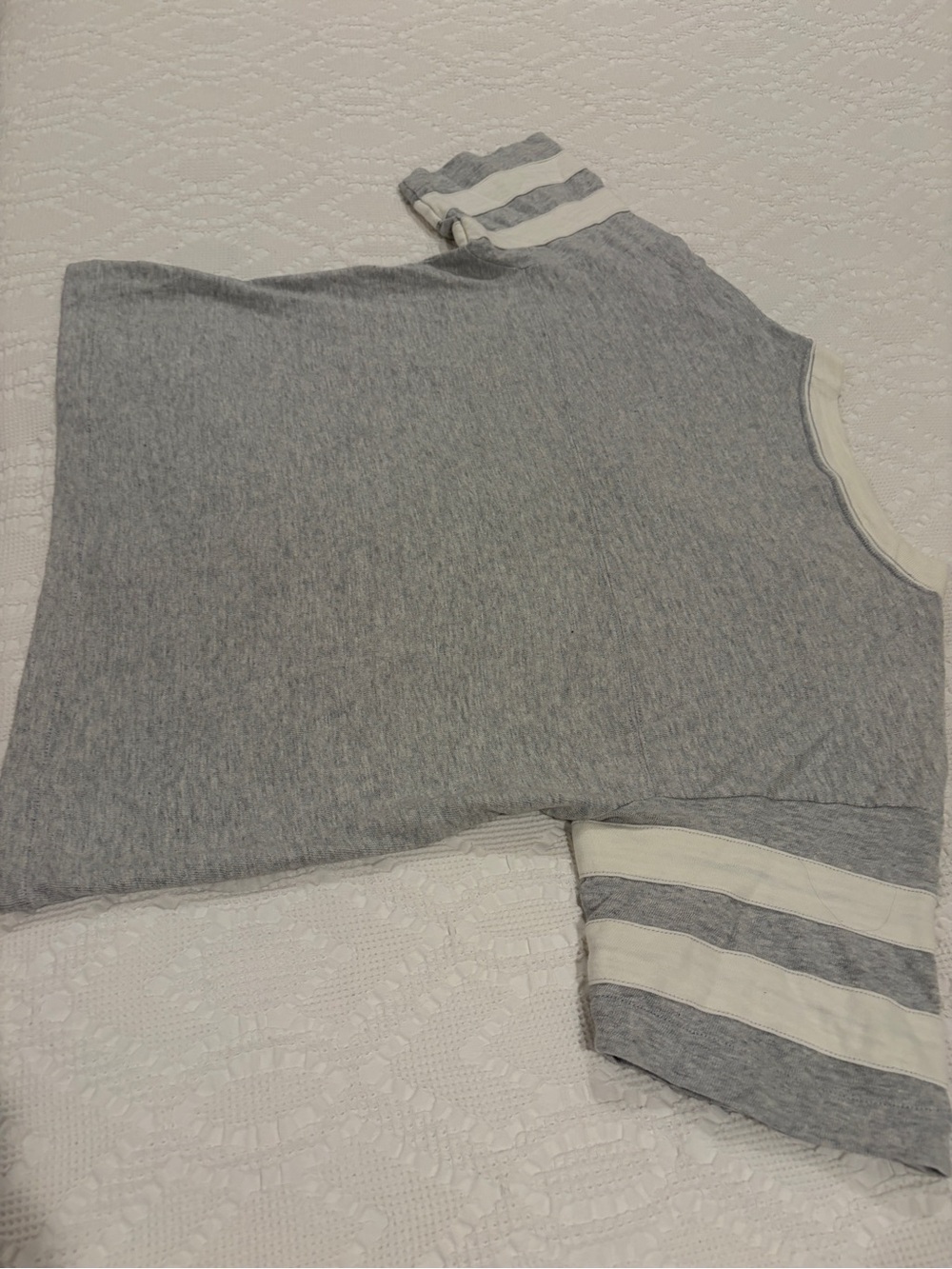 Faherty Light Gray V-Neck Short Sleeve Sweater with Cream Trim - Picture 7 of 7